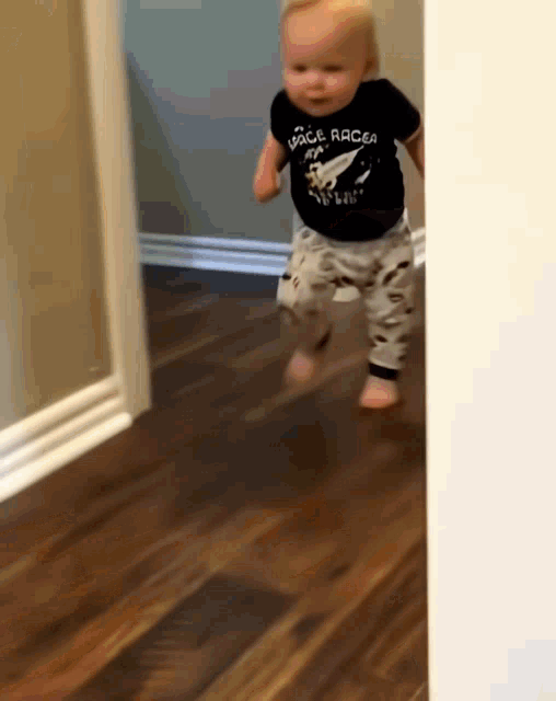 : baby-turns-around.gif
: 13622

: 6.25 